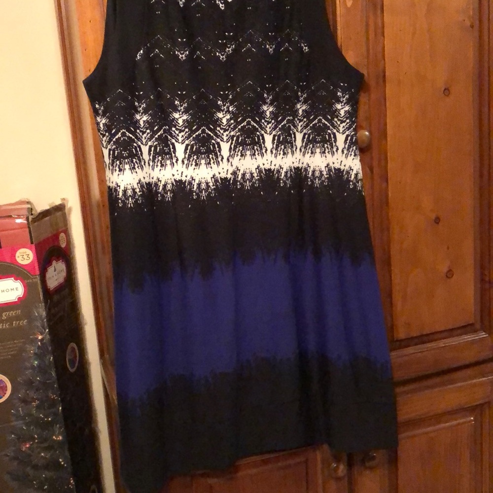 Dress - Picture 2 of 7